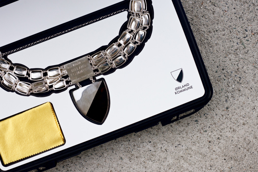 Spesialdesignet oppbevaringskoffert for ordførerkjede